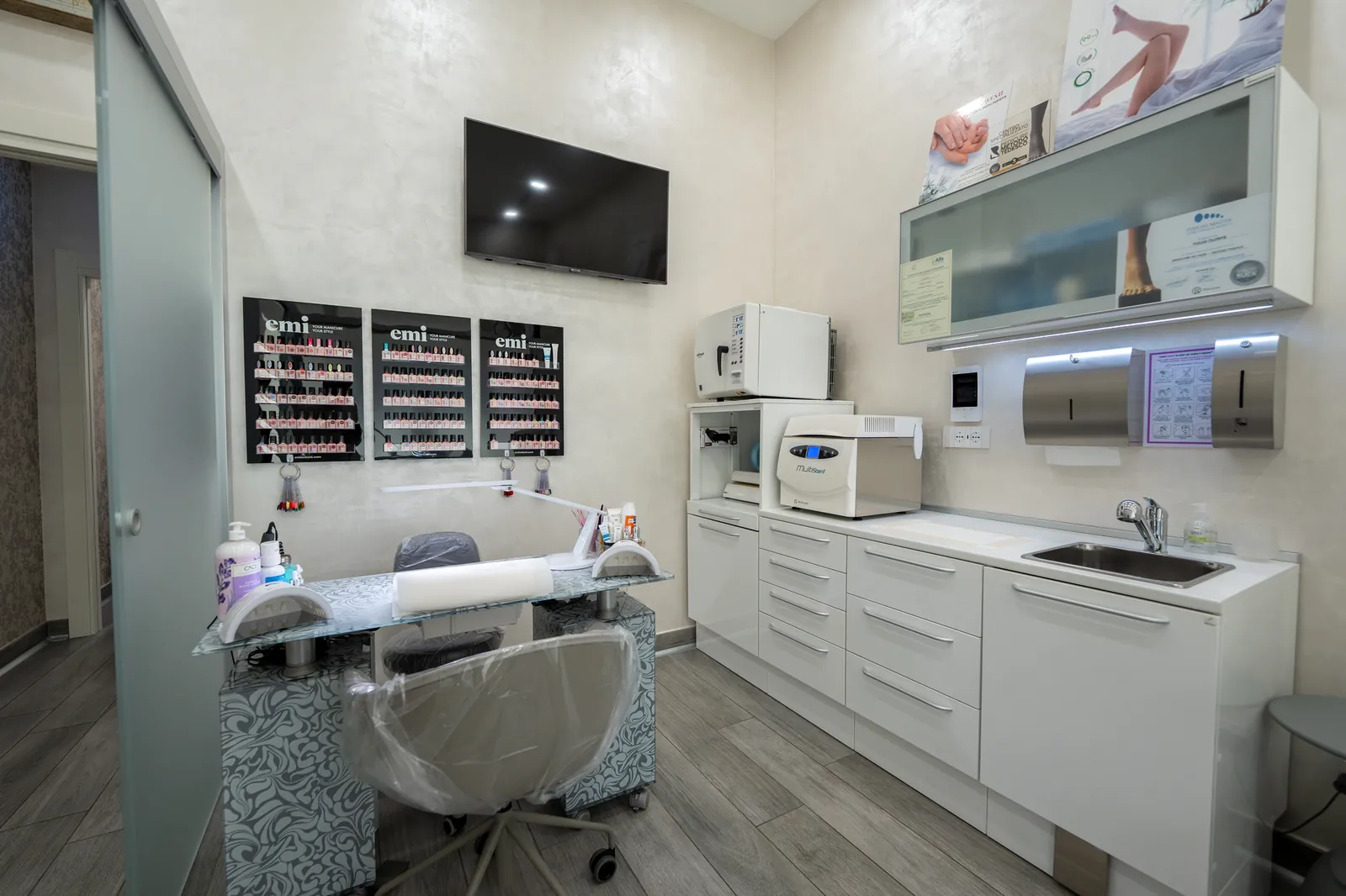 Postazione manicure e pedicure con poltrona